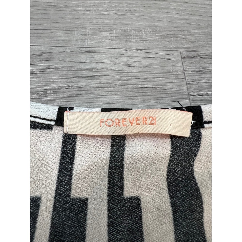 Vintage Forever 21 Y2K Geometric Wrap Top Ruffle Sleeve Black Cream Small NWT - Picture 13 of 14